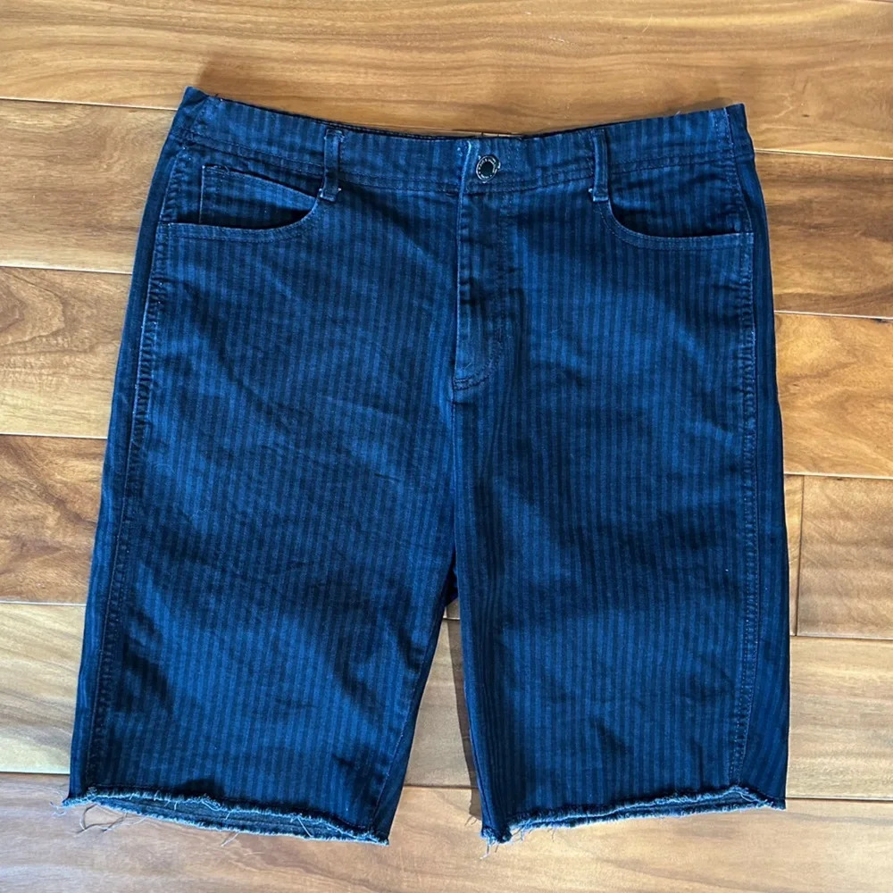 Karl Lagerfeld Blue Vertical Stripe Denim Flat Front Shorts size 34